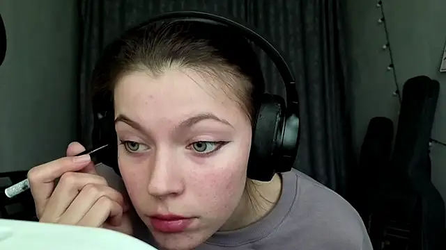 CutieAnny online show from February 3, 2026, 6:11 am