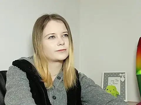 LydiaYoung online show from November 14, 2025, 7:17 pm