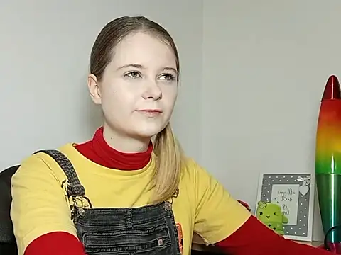 LydiaYoung online show from November 21, 2025, 7:13 pm