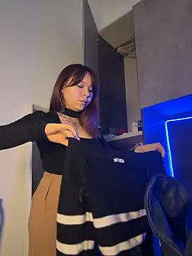 YumiLux online show from March 27, 2026, 3:24 pm