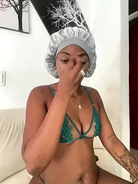 zaracollins01 online show from October 20, 2025, 2:39 pm