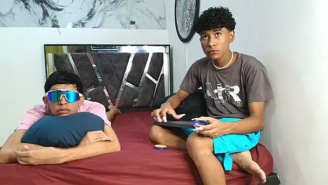 LONDON BOYS1 online show from November 3, 2025, 1:33 am