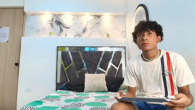 LONDON BOYS1 online show from October 25, 2025, 1:27 am