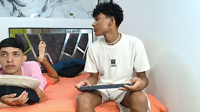 LONDON BOYS1 online show from November 14, 2025, 1:20 am