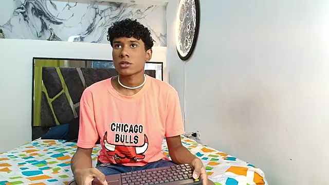 LONDON BOYS1 online show from November 20, 2025, 1:28 am