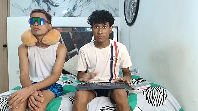 LONDON BOYS1 online show from November 30, 2025, 2:34 am