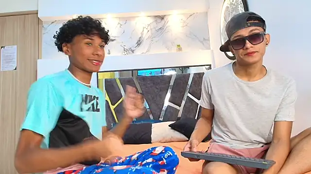 Snapshot of YOUNGS_GUYS chatting on September 12, 2025, 7:46 pm YOUNGS GUYS online show from September 12, 2025, 7:46 pm