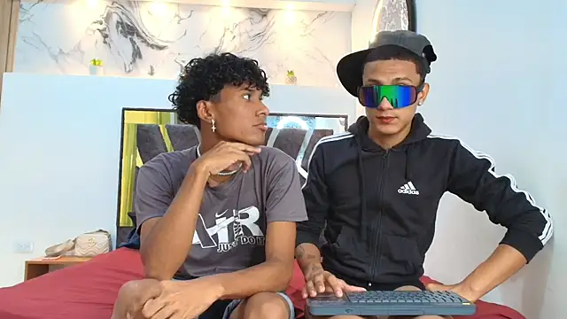 Snapshot of YOUNGS_GUYS chatting on September 24, 2025, 7:31 pm YOUNGS GUYS online show from September 24, 2025, 7:31 pm