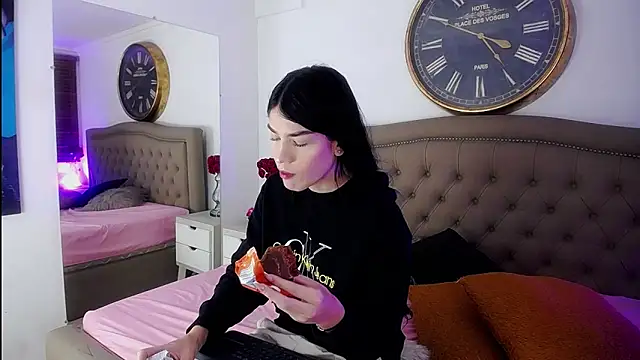 AuroraRicci online show from October 17, 2025, 12:40 pm