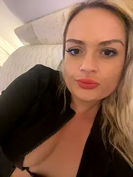 Seductive-SkyeXXX online show from September 16, 2025, 5:47 pm