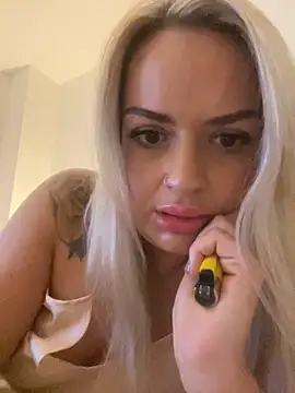 Seductive-SkyeXXX online show from September 14, 2025, 7:25 pm