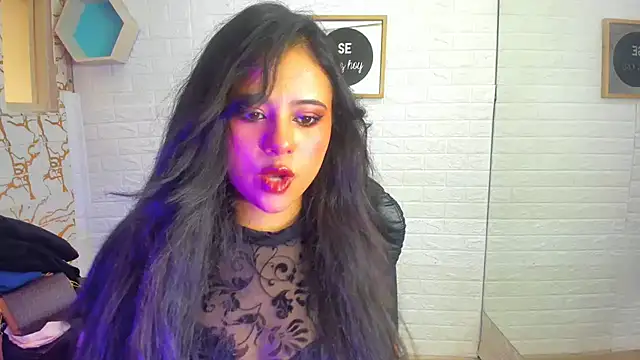 Dafne Cleo online show from September 18, 2025, 1:25 pm