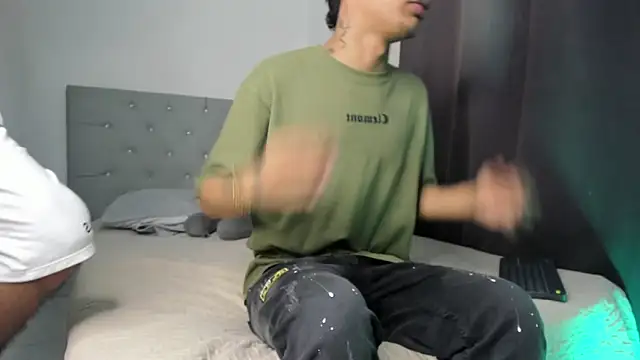 Snapshot of twinkDuohot chatting on December 4, 2025, 6:01 am twinkDuohot online show from December 4, 2025, 6:01 am