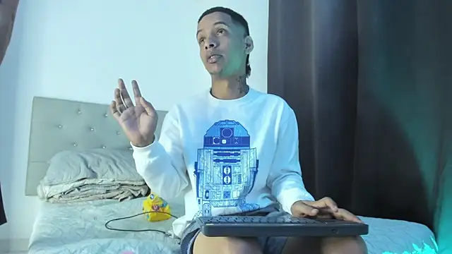 Snapshot of twinkDuohot chatting on February 5, 2026, 8:10 am twinkDuohot online show from February 5, 2026, 8:10 am