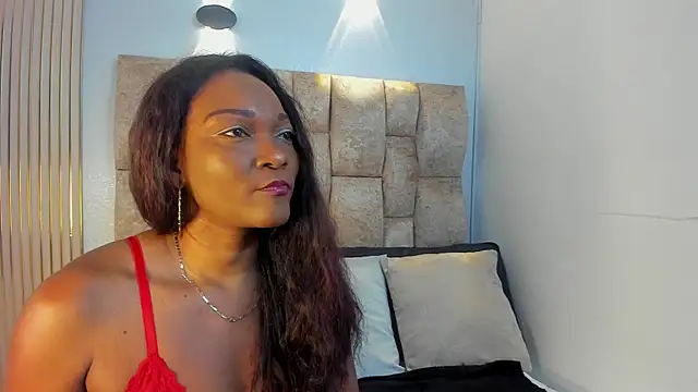 luna  moretti online show from September 18, 2025, 12:52 pm