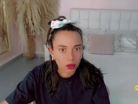 Perla vonrose online show from September 25, 2025, 1:06 pm