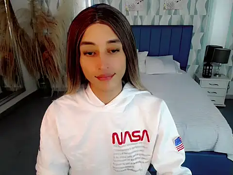 samantha bliss online show from October 16, 2025, 7:11 pm