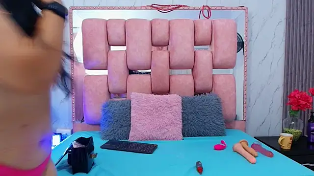 SofiaSommers online show from November 29, 2025, 3:23 pm