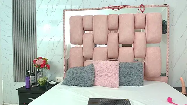 SofiaSommers online show from November 28, 2025, 7:25 pm