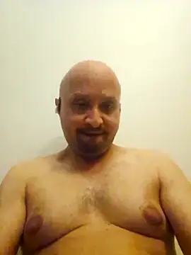 Snapshot of RasingSpark chatting on November 26, 2025, 10:54 pm RasingSpark online show from November 26, 2025, 10:54 pm