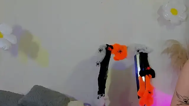 Naomi Flame online show from October 28, 2025, 8:41 pm