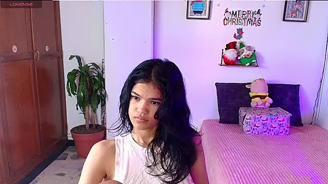 emycarver09 online show from December 14, 2025, 11:49 am