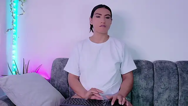 samiradoll online show from May 18, 2026, 4:07 am