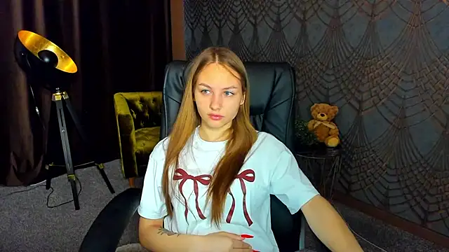 MilaAddams online show from July 7, 2026, 5:32 am