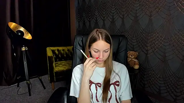 MilaAddams online show from July 7, 2026, 7:23 am