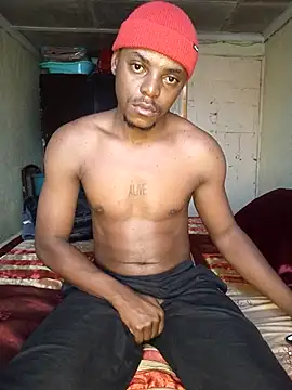 Snapshot of Hluga_25 chatting on February 18, 2026, 4:32 am Hluga 25 online show from February 18, 2026, 4:32 am