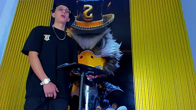 Dante Brown1  online show from November 13, 2025, 9:08 pm