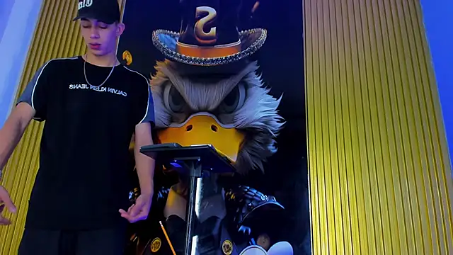 Dante Brown1  online show from November 8, 2025, 9:40 pm