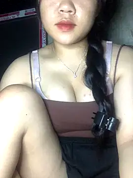 Snapshot of Linhmai_bb chatting on September 9, 2025, 4:05 pm Linhmai bb online show from September 9, 2025, 4:05 pm