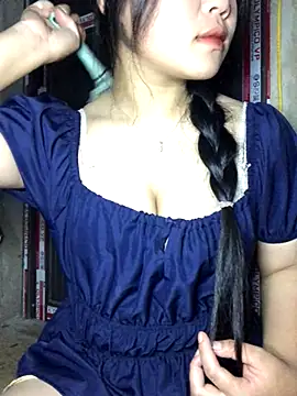Snapshot of Linhmai_bb chatting on October 6, 2025, 3:24 pm Linhmai bb online show from October 6, 2025, 3:24 pm
