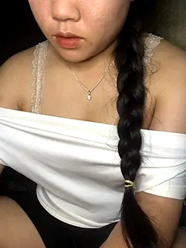 Snapshot of Linhmai_bb chatting on October 15, 2025, 3:42 pm Linhmai bb online show from October 15, 2025, 3:42 pm