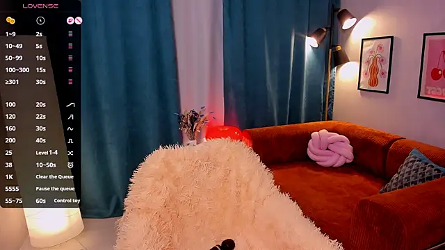Snapshot of LillianShine chatting on July 27, 2026, 2:29 am LillianShine online show from July 27, 2026, 2:29 am