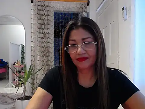 Manuela lara  online show from October 3, 2025, 1:45 pm