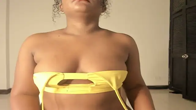 CAROLINNAGOMEZ online show from October 12, 2025, 1:18 am