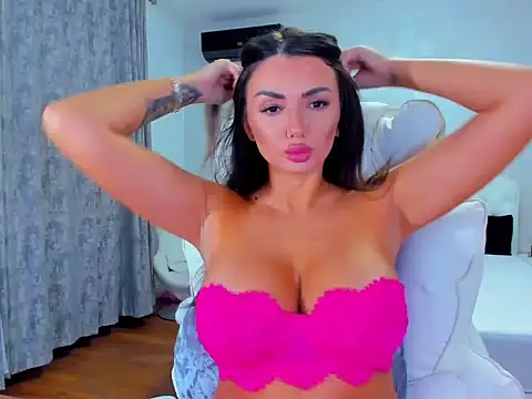 Snapshot of EllaElla90 chatting on November 9, 2025, 6:34 pm EllaElla90 online show from November 9, 2025, 6:34 pm