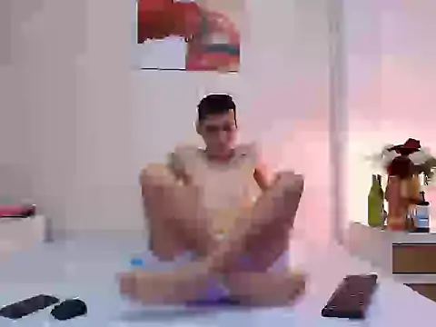 LuigiMarchetti online show from November 15, 2025, 7:29 pm