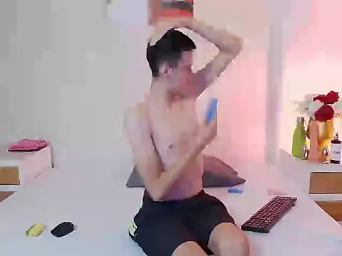 LuigiMarchetti online show from November 9, 2025, 8:02 pm