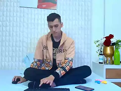 LuigiMarchetti online show from October 20, 2025, 7:47 pm