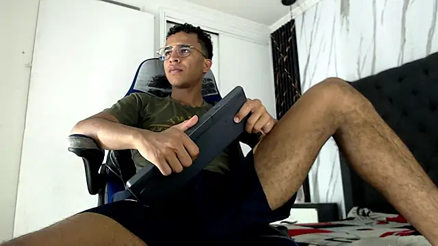 aston xvera online show from November 9, 2025, 4:05 am