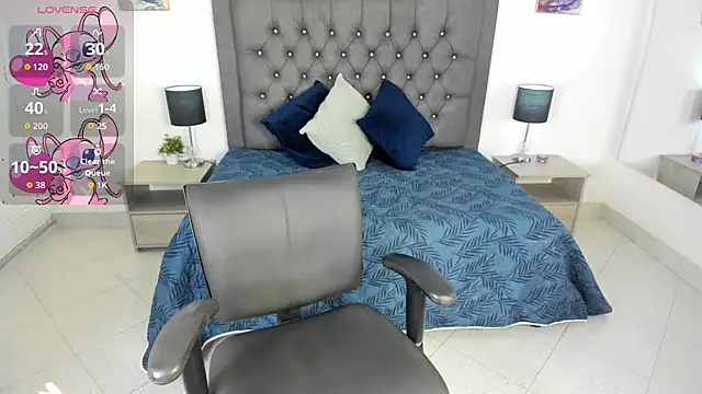 dulce fresa  online show from October 27, 2025, 3:29 am