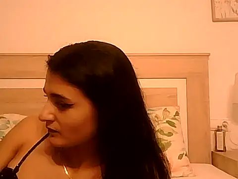 Ella0105 online show from September 8, 2025, 5:01 pm