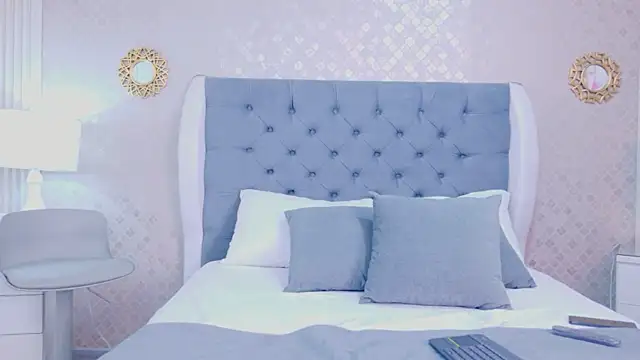 Snapshot of ZoeWilliis chatting on June 21, 2026, 11:05 am ZoeWilliis online show from June 21, 2026, 11:05 am