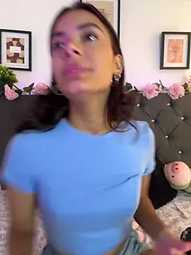 Im Lyan online show from November 18, 2025, 2:42 pm