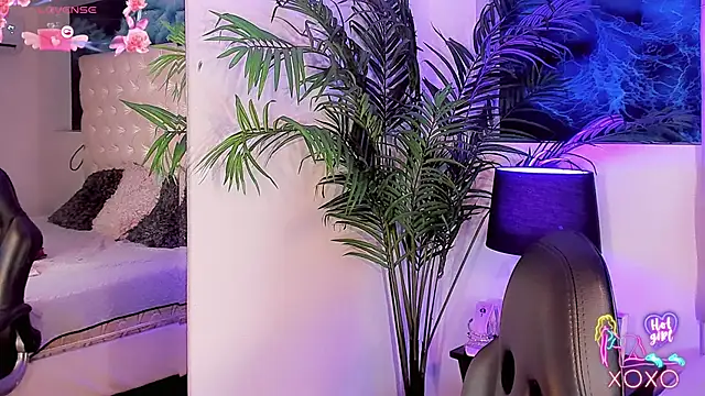 Snapshot of Valeria_Swett_ chatting on May 9, 2026, 9:07 pm Valeria Swett online show from May 9, 2026, 9:07 pm