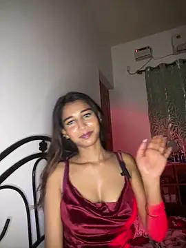 Snapshot of STRIP_GLOW chatting on May 29, 2026, 10:49 pm STRIP GLOW online show from May 29, 2026, 10:49 pm