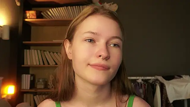 Snapshot of LynHillaire chatting on February 2, 2026, 11:20 am LynHillaire online show from February 2, 2026, 11:20 am